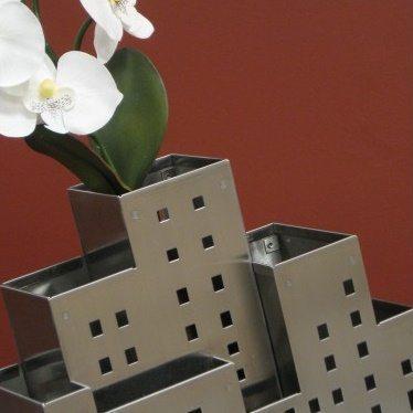 Manhattan 2050 Multipurpose holder